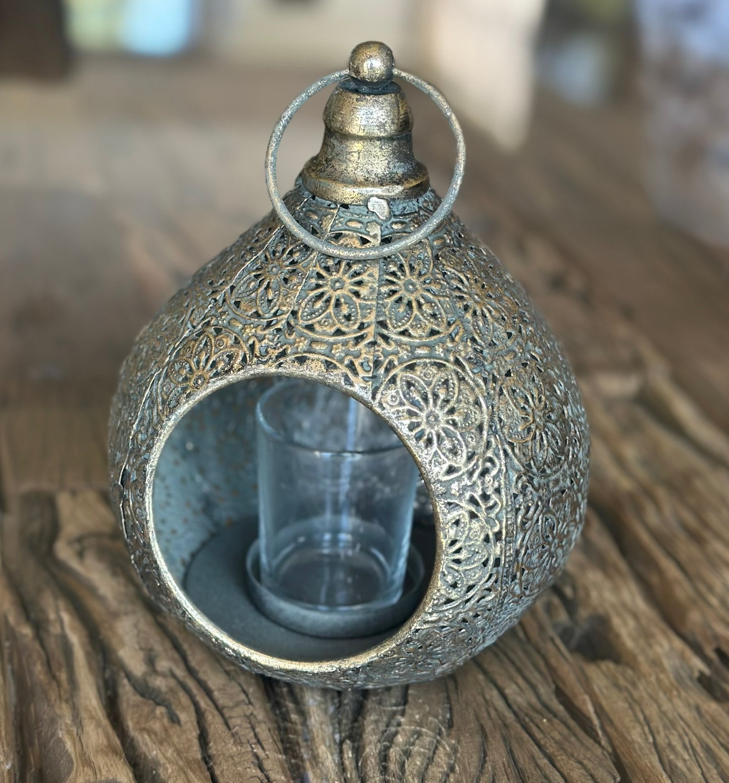 the intricate candle holder in tealight shape