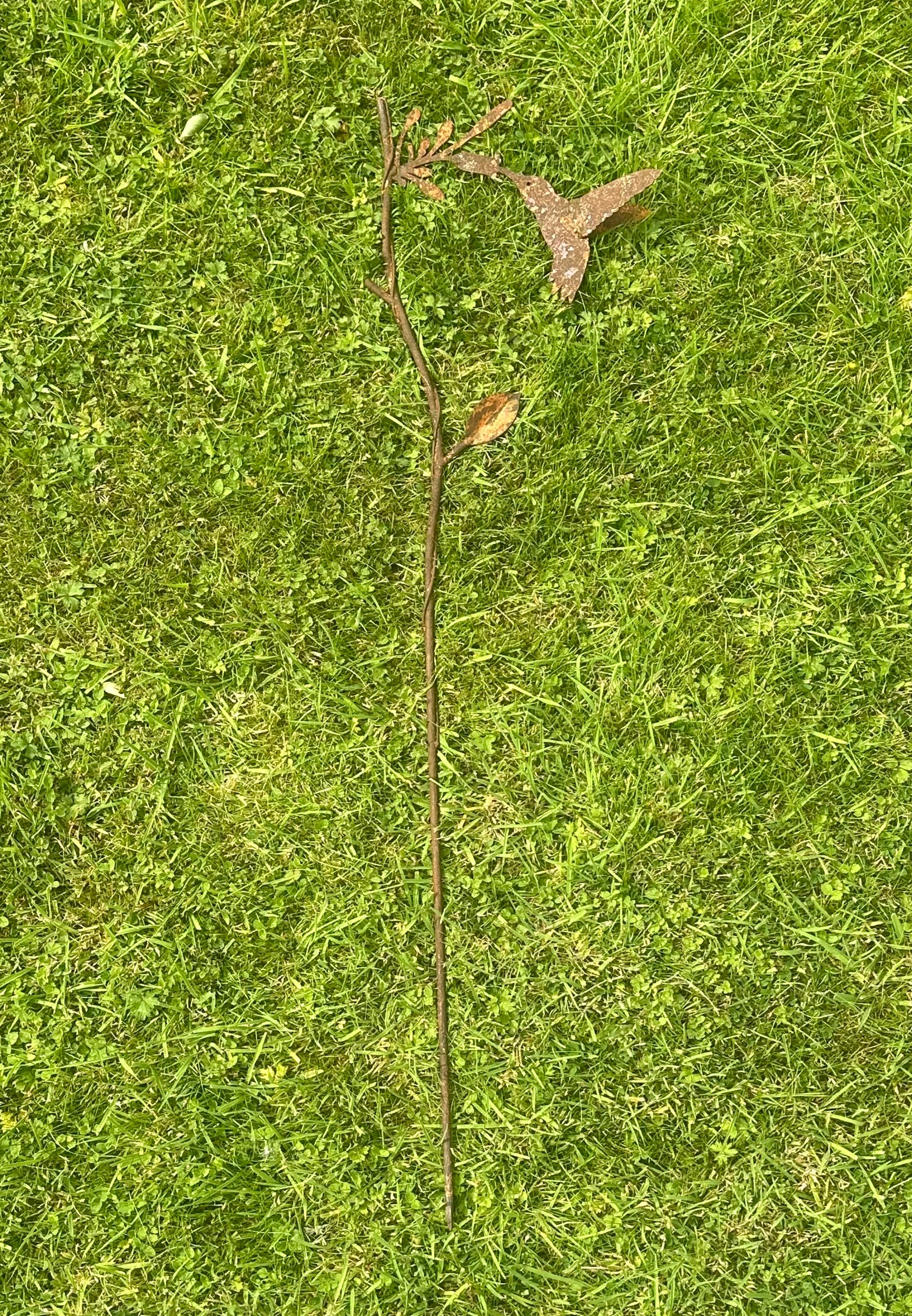 decorative hummingbird yard stake – ideal garden art and outdoor gift for nature lovers, bird watchers, and creative gardening enthusiasts