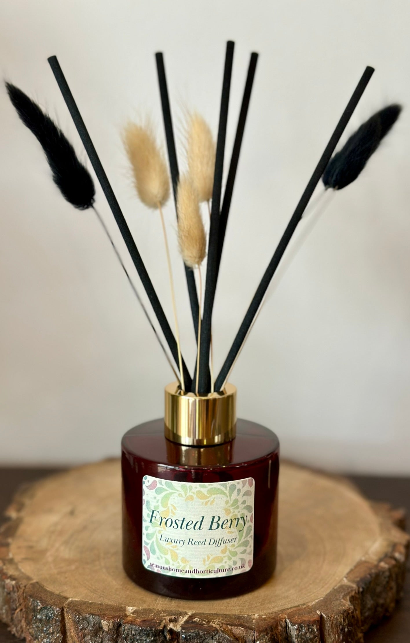 Handcrafted Frosted Berry reed diffuser, sweet cinnamon and berry aroma, vegan paraben-free Christmas home scent