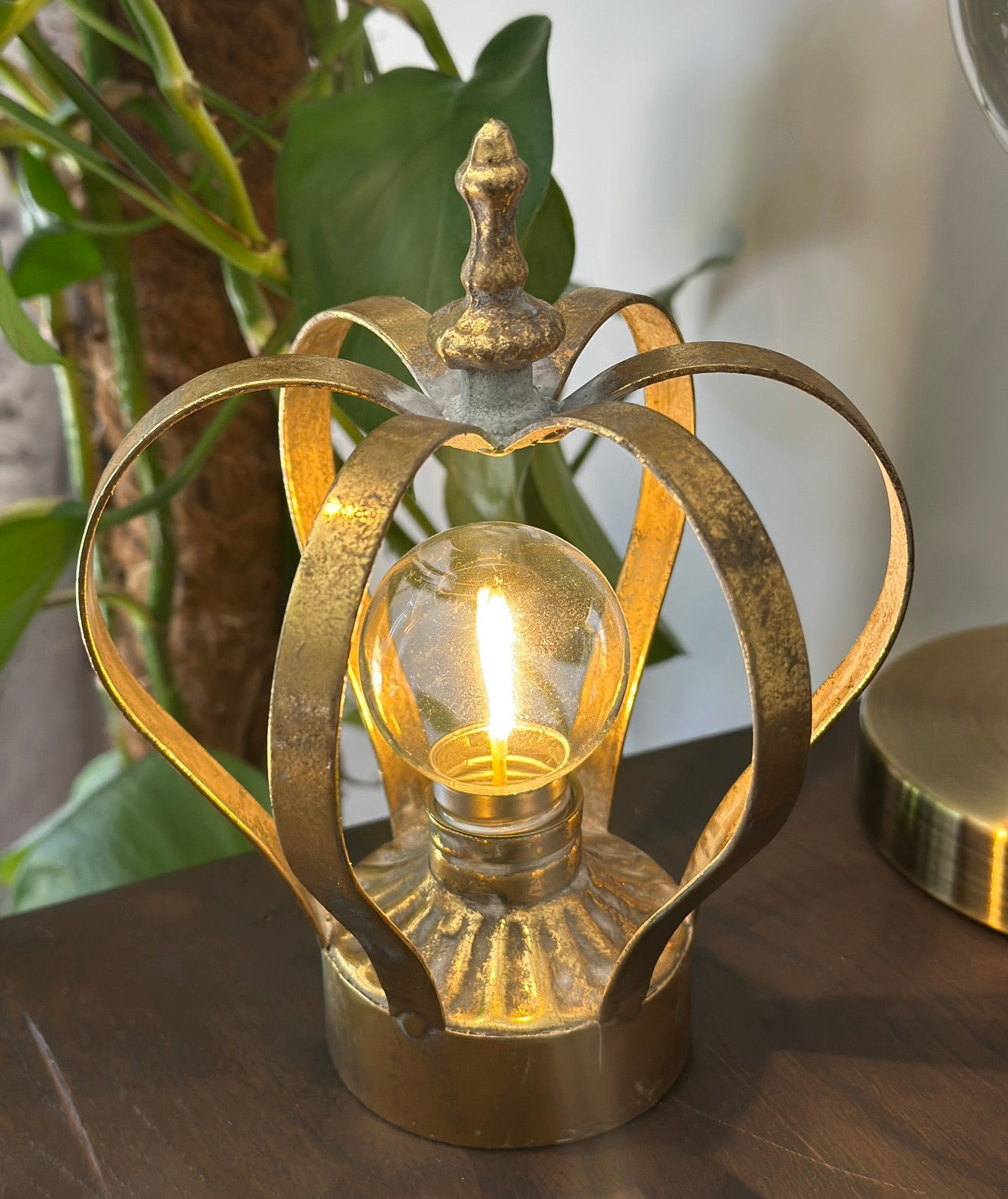 old crown-shaped LED lamp – warm home lighting and elegant gift idea for any room.