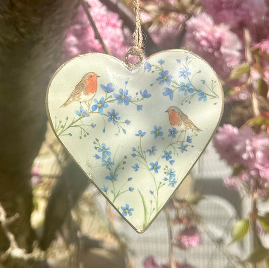 Heart-shaped ceramic decoration with robin and flowers – ideal housewarming gift