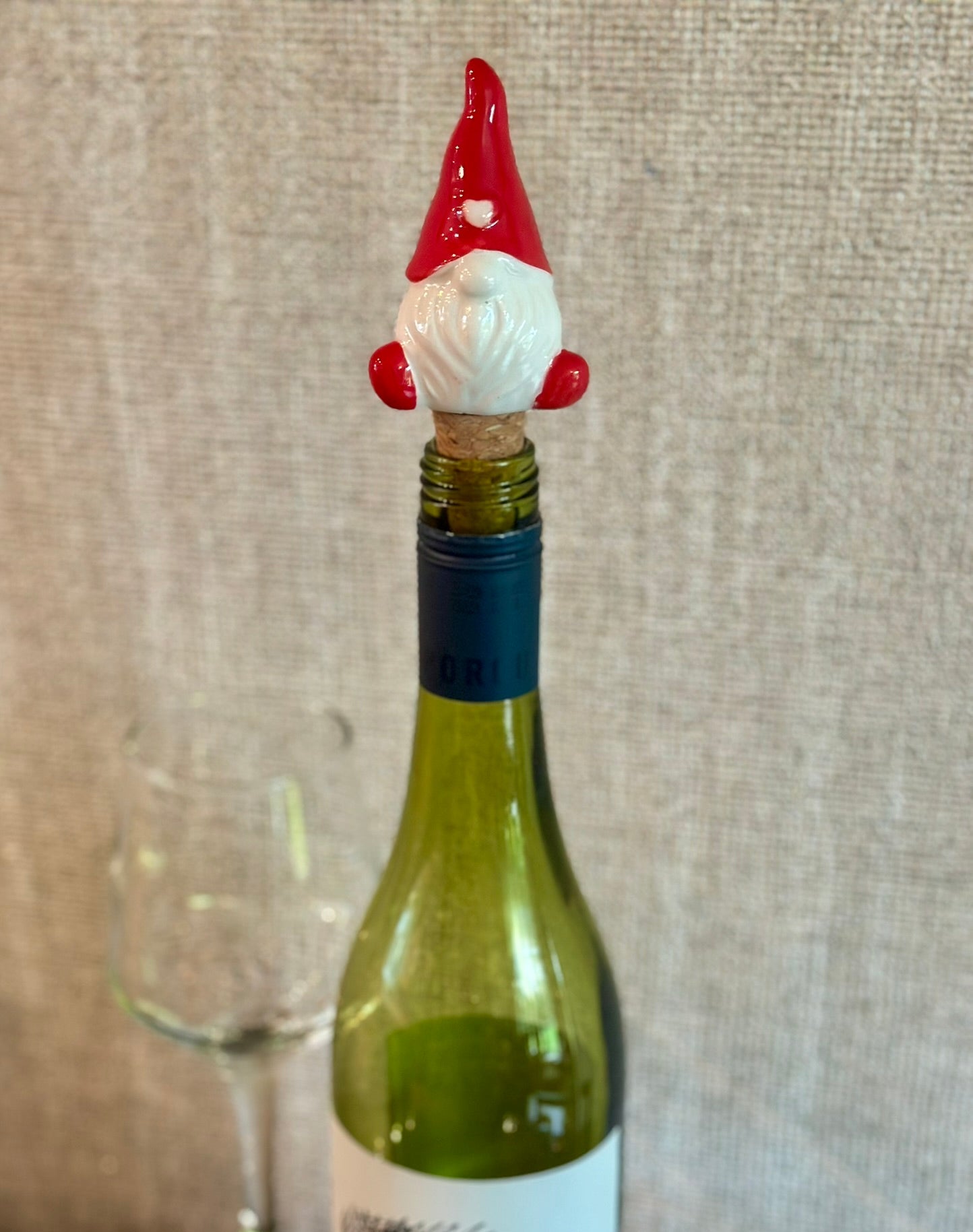 Ceramic and cork bottle stopper with Christmas design, ideal festive wine gift or stocking filler, perfect decorative accessory for holiday table and bar.