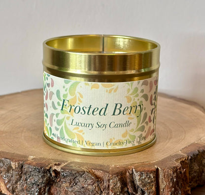 Hand-poured vegan Frosted Berry soy candle, festive cinnamon and vanilla fragrance with sweet berry notes, paraffin-free and eco-friendly.