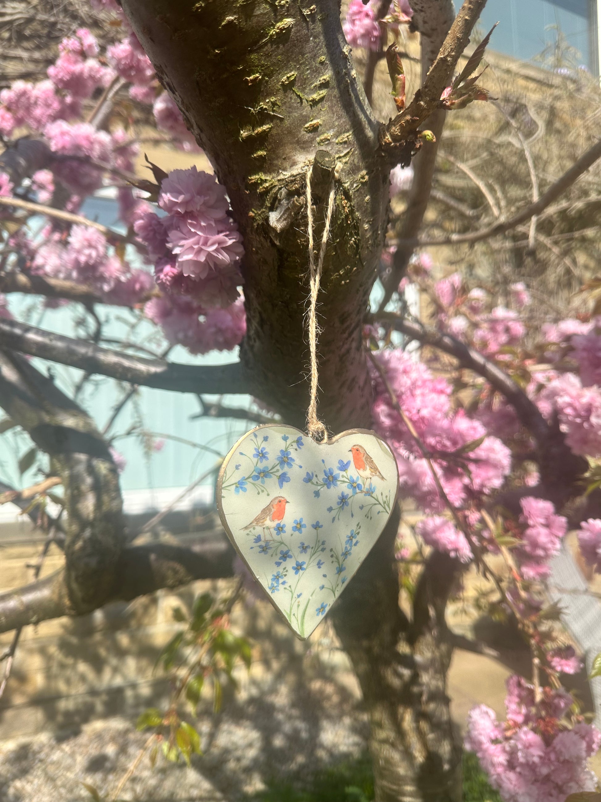 Ceramic robin and flower ornament in heart shape – gift for garden lovers