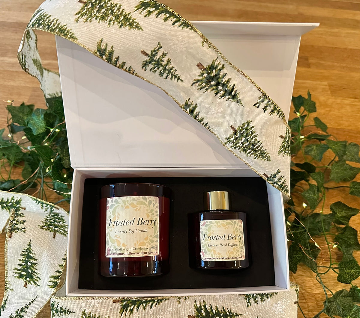 Luxury candle and reed diffuser gift set in a presentation box, ideal for home fragrance, aromatherapy and gifting.