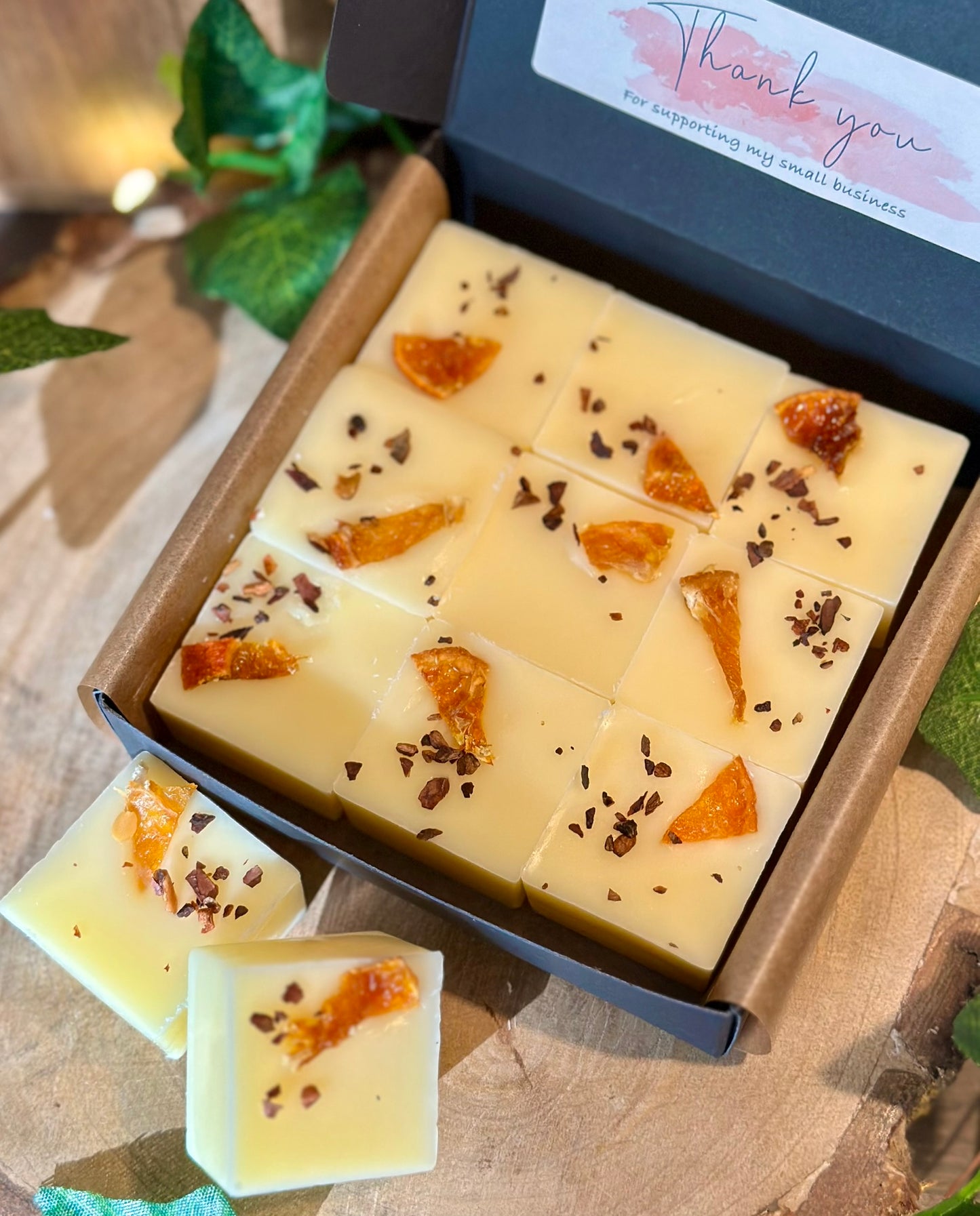 Noël wax melts with orange, cedarwood, and clove essential oils, vegan cruelty-free festive home fragrance gift.