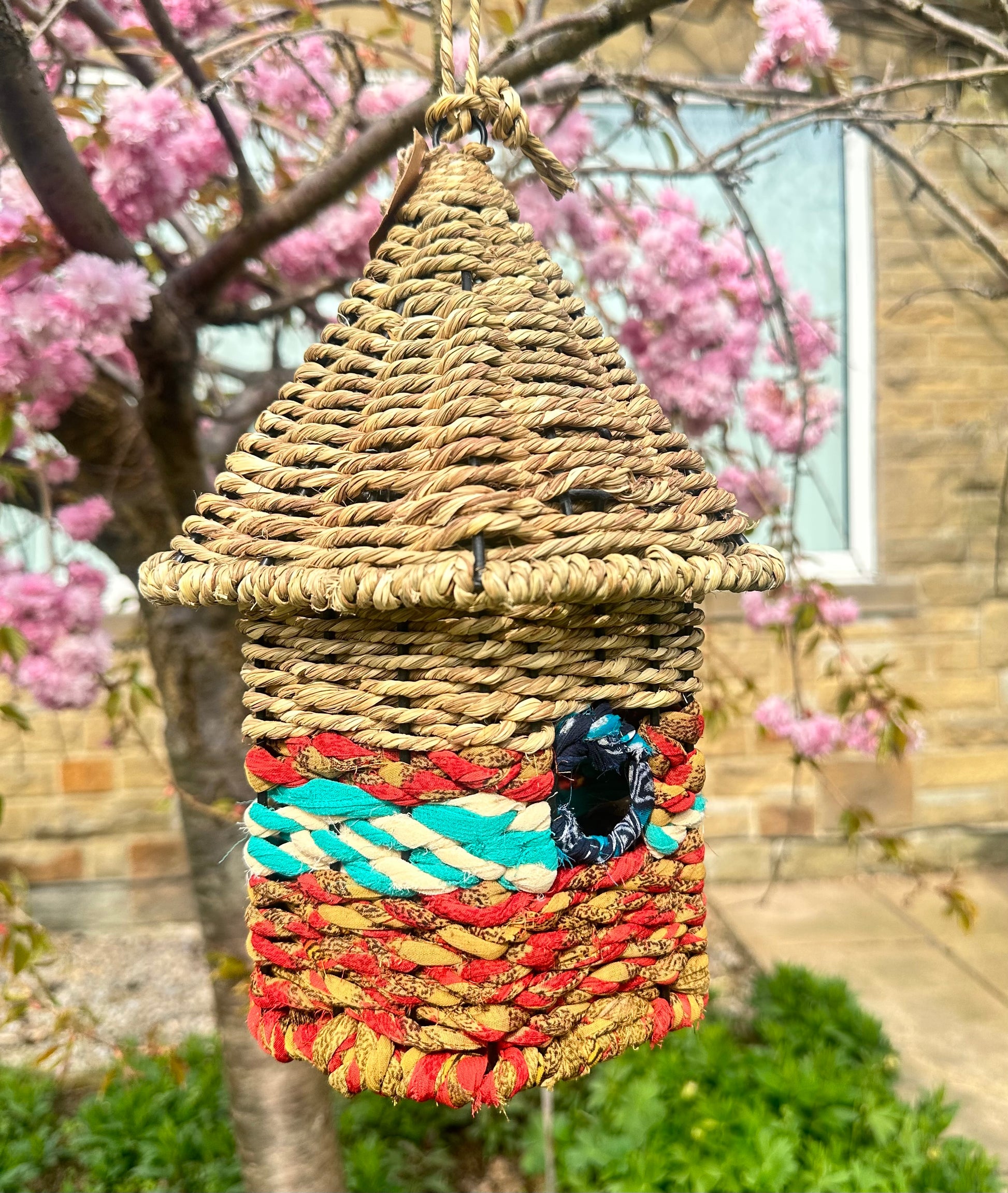 geometric munja grass bird feeder