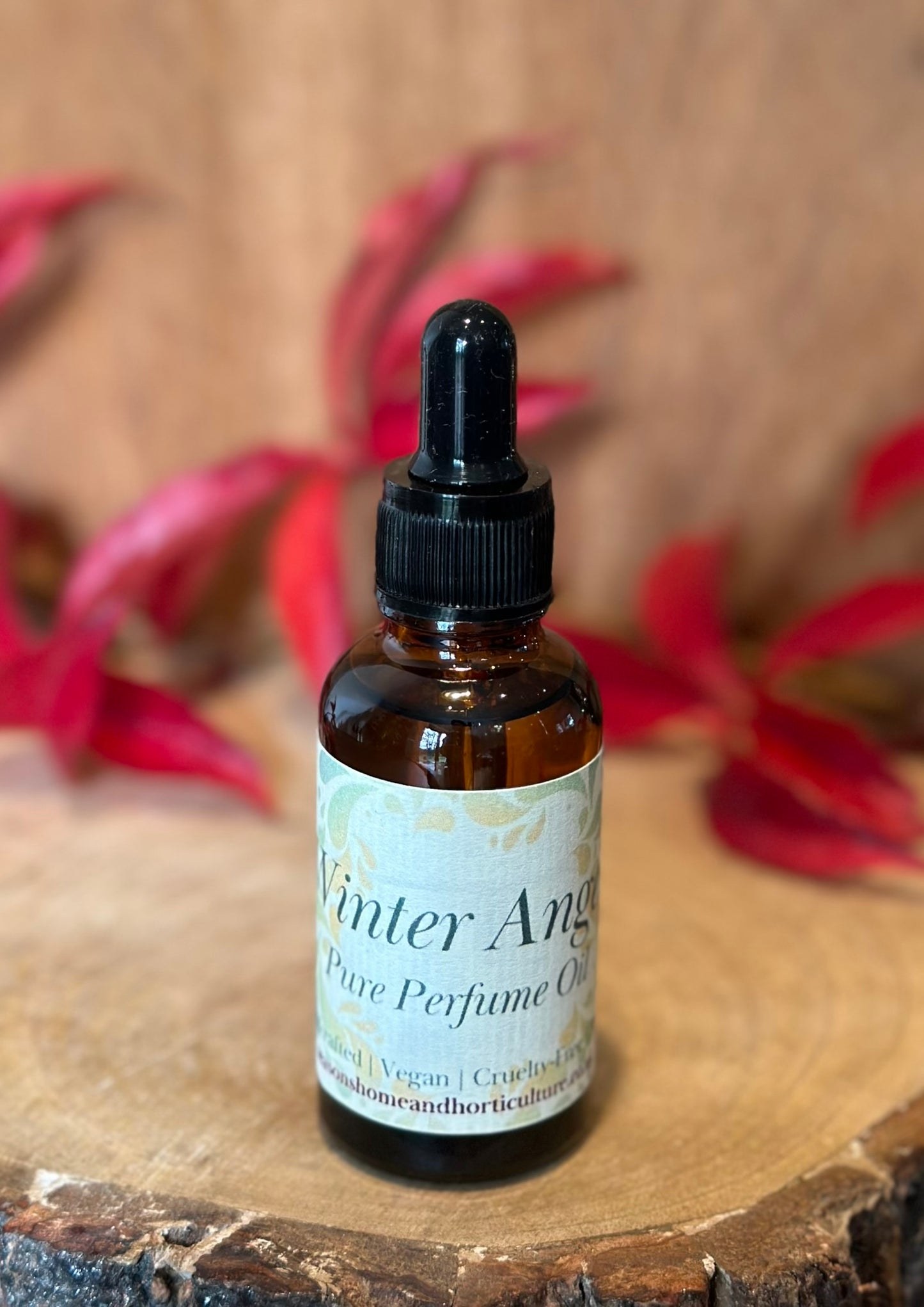 Winter Angel perfume oil for oil burners with jasmine, amberwood, and saffron — a luxurious Christmas fragrance for a warm, elegant seasonal home scent.